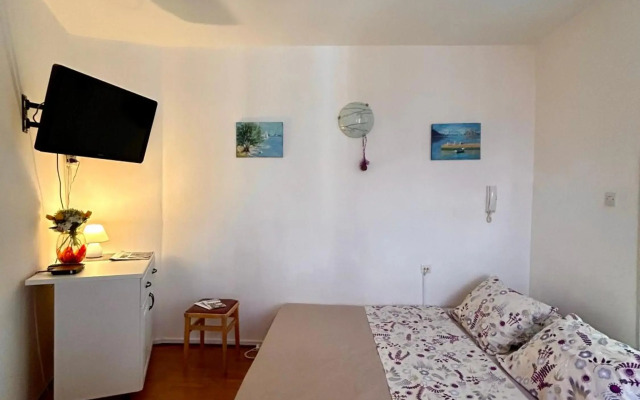Bright and Charming Studio Apartment