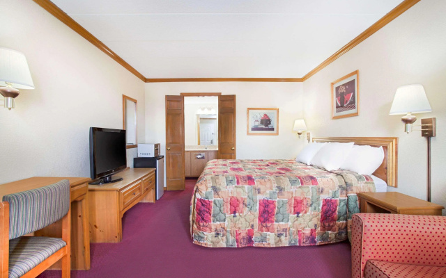 Days Inn by Wyndham Auburn