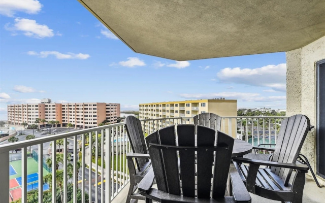 Inlet Reef 610 2 Bedroom Condo by RedAwning