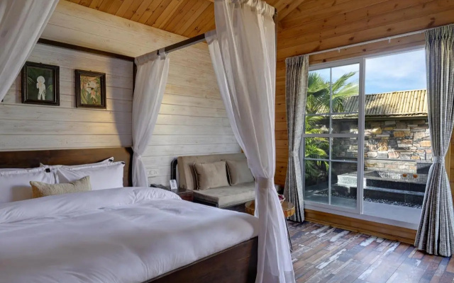 Casawood Resort