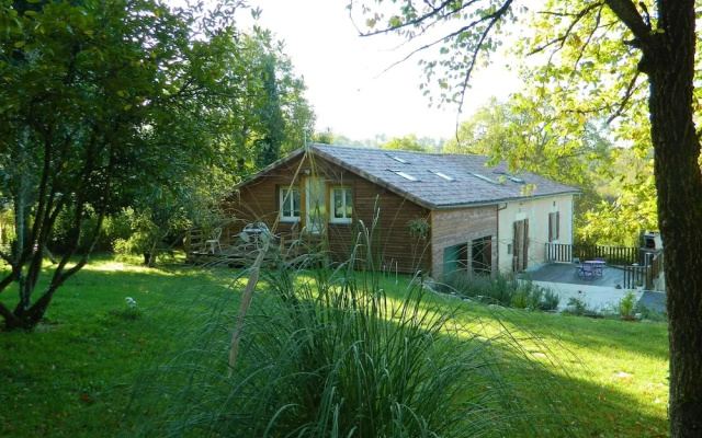 Chalet With 2 Bedrooms in Saint-germain-du-salembre, With Pool Access,