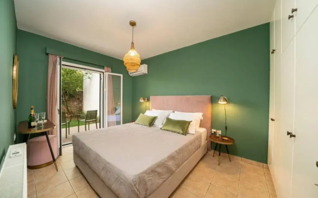 Central & Elegant Suite with private garden