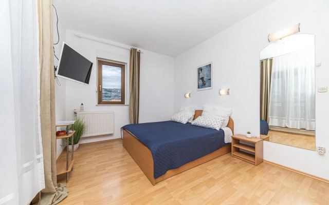 Nice Apartment in Kastel Stafilic With 1 Bedrooms and Wifi