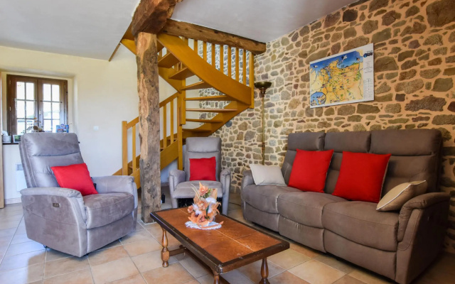 Charming Holiday Home in Bonnemain overlooking a Pond