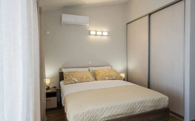 Two-bedroom Apartment Near Beach