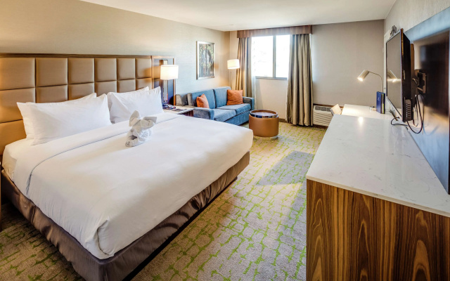 DoubleTree by Hilton Huntington