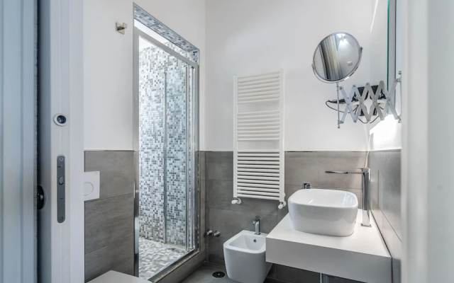 Modern spacious apartment with terrace, balconies, solarium & gym