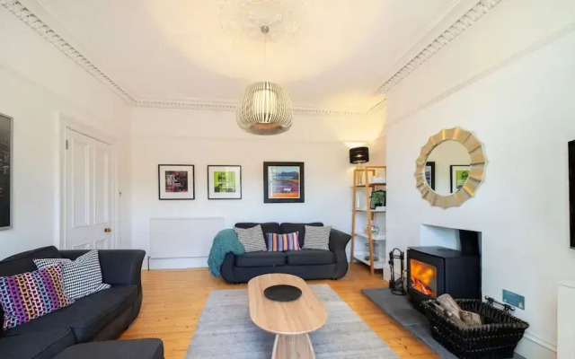 Sunnybrae House Seaside Family-friendly Getaway in Stonehaven With Hot Tub