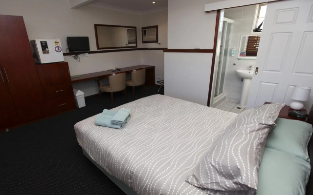 Across Country Motel and Serviced Apartments