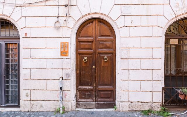 Отель Trastevere Suite-Mattonato вид на фасад