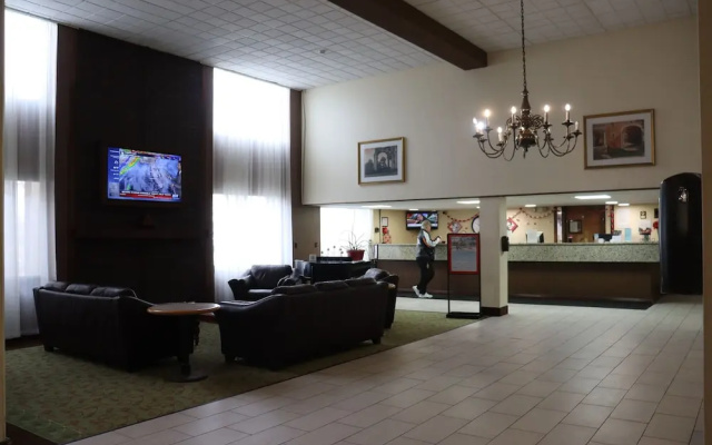Ramada By Wyndham Lansing Hotel & Conference Center