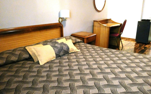 Tritone Hotel