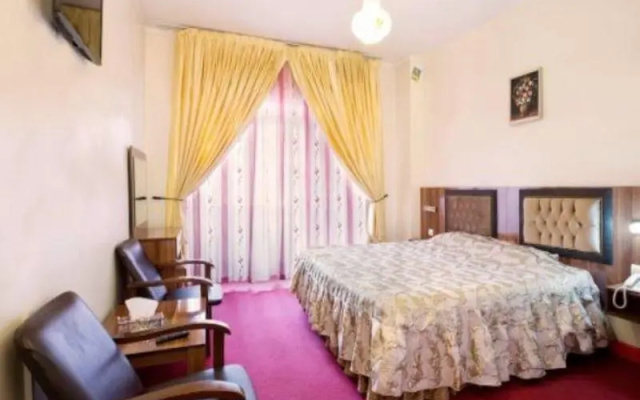 Theran Sasan Hotel
