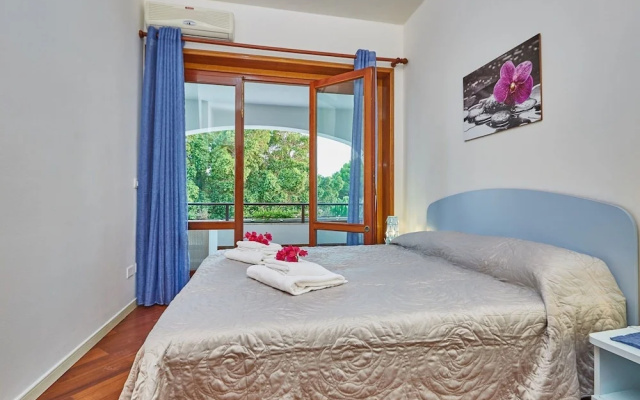 Villa in Pozzallo Near Sandy Beaches