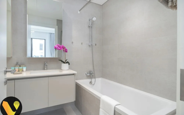 Vogue | Breeze Creek Beach | Waterfront Living