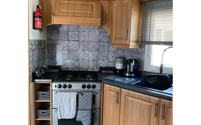 Beautiful 3-bed Caravan on Holiday Park