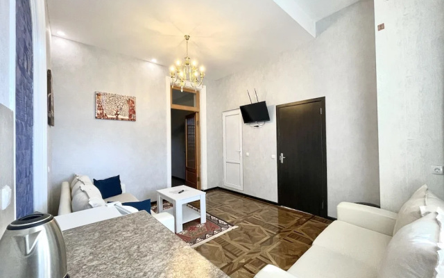 Grayhouse Elia Apartment