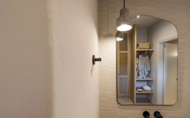Topos Suites