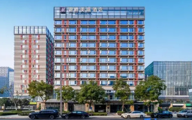 Lakeside Myrare Hotel