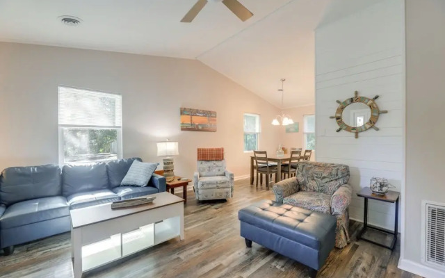 Lovely Emerald Isle Home, Walk to Beach!