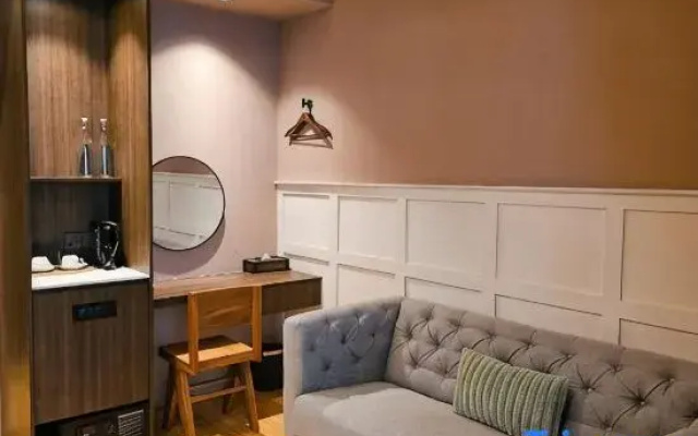 The Palm Suite at Lava Mansion