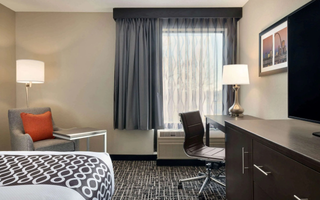 La Quinta Inn & Suites by Wyndham St Louis Route 66