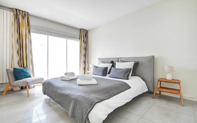 Exceptional 3bdr/6p apt - View of the Eiffel Tower