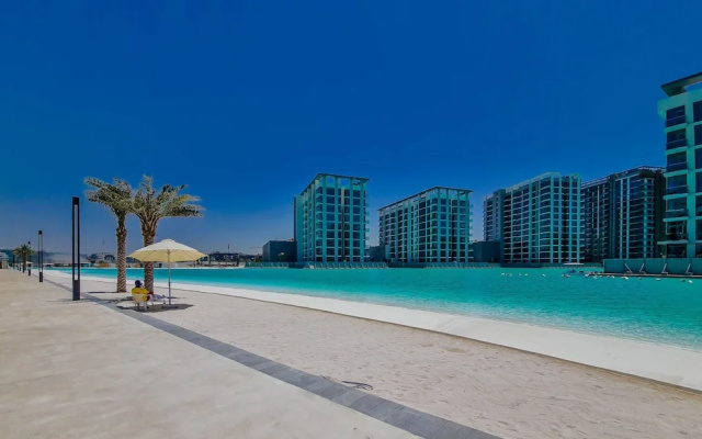 Stylish Waterfront 1 BR w pvt beach near Downtown