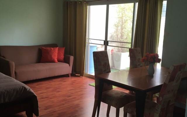 Отель Pin Guest House Бангкок комната для гостей