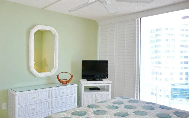 Alluring Beachfront Condo With Pool and Ocean Views