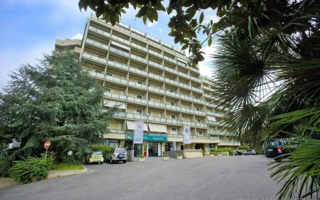 Quality Hotel Rouge et Noir вид на фасад