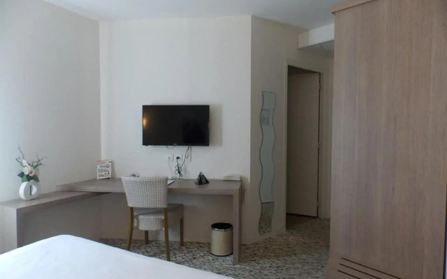 Brit Hotel Alghotel