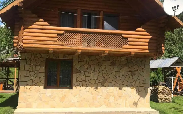 Yablunevyi Tsvit