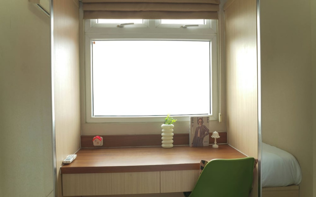 Homelike And Neat 2Br At Apartment Green Pramuka City