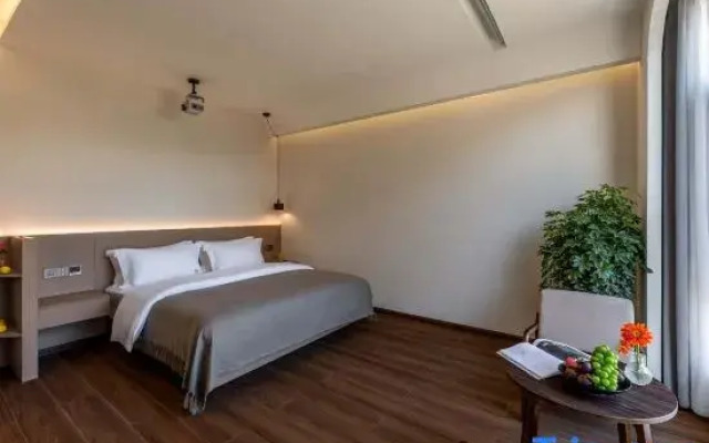 Yunmujing Light Luxury Homestay (Shangri-La Dukezong Ancient City Branch)