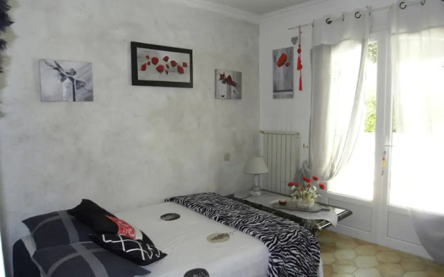 Cozy Holiday Home at Roquebrune-sur-argens With Pool