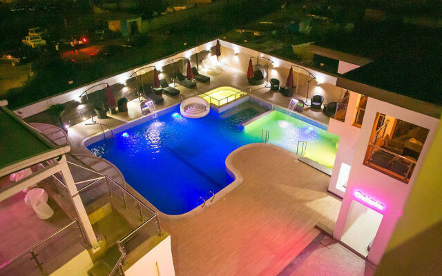 Echelon Heights Hotel бассейн
