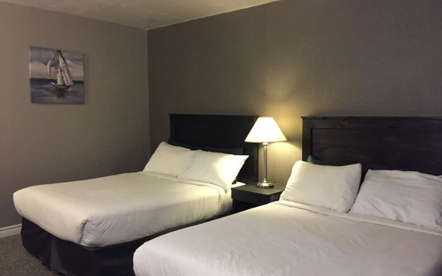 Greenside motel