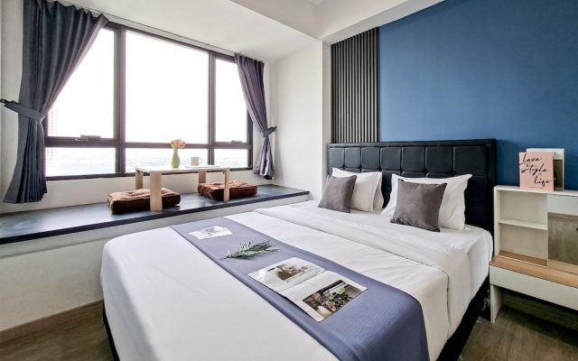 Stylish Blue And Strategic Studio At Apartment Collins Boulevard