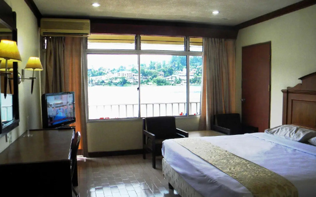 Siantar Hotel Parapat