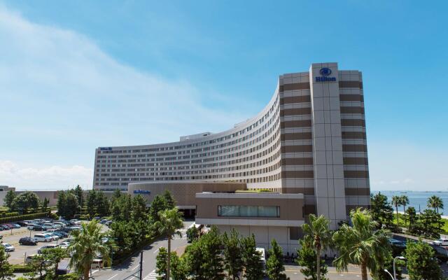 Отель Hilton Tokyo Bay вид на фасад