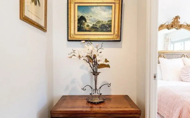 The Vintage Cottage