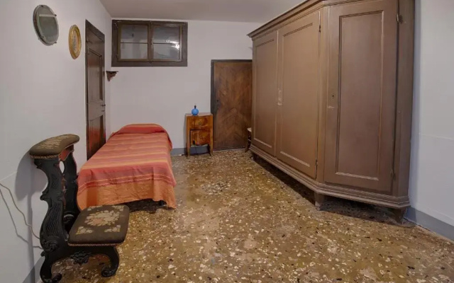 Vintage Venice Apartment