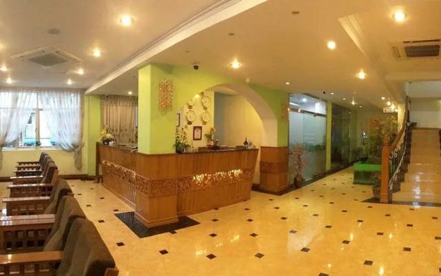Grand Laurel Hotel