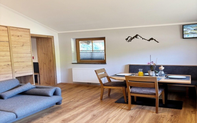 Sunny Alpine Apartment by the Slopes