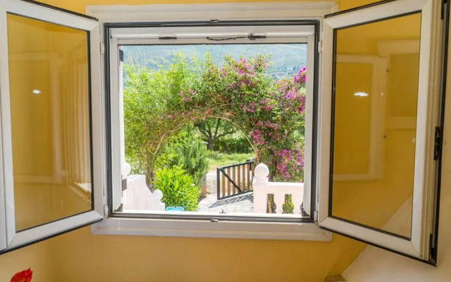 2-bed House in Alykes With Mountain Views