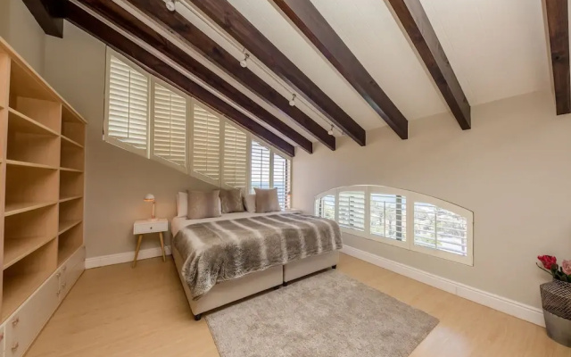 Roc Manor