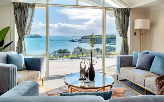 Magnificent Harbour View Villa in Orakei