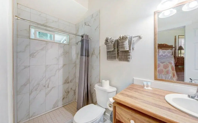 Hale Kamalani 3 Bedroom Home by RedAwning