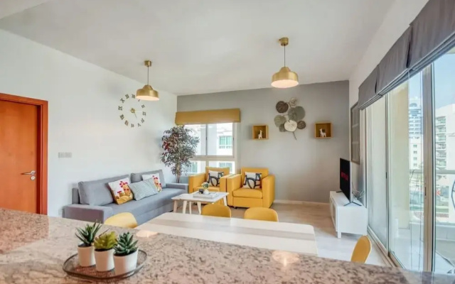 Vibrant Apartment in The Greens